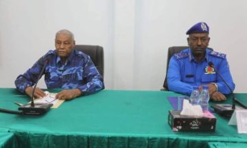 وزير الداخلية يترأس اجتماع لجنة ضبط الأمن وفرض هيبة الدولة بولاية الخرطوم ويوجه تحذير اخير للمواطنين بحمل الاوراق الثبوتية