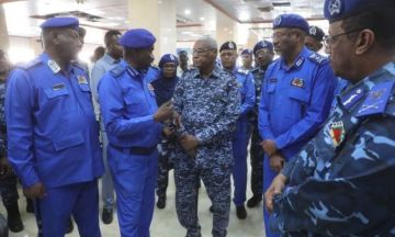 وزير الداخلية يدشن إنطلاق إستخراج البطاقة الشخصية بولاية الخرطوم ويتفقد سير العمل فى تأهيل وصيانة جامعة الرباط الوطنى