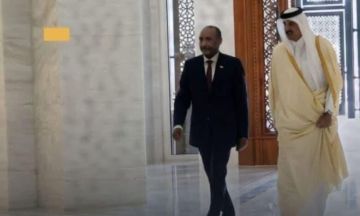 أمير دولة قطر يستقبل رئيس مجلس السيادة في الديوان الأميري.