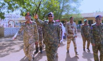 لدي تفقده سلاح المدرعات .. عضو مجلس السيادة الفريق جابر يصف مدرعات الشجرة بقلعة الاستبسال لدي تفقده سلاح المدرعات .. عضو مجلس السيادة الفريق جابر يصف مدرعات الشجرة بقلعة الاستبسال