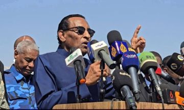 لدي وصوله الخرطوم .. رئيس الوزراء كامل إدريس: هذا العام هو عام السلام.. سلام الشجعان والفرسان والمنتصرين لدي وصوله الخرطوم .. رئيس الوزراء كامل إدريس: هذا العام هو عام السلام.. سلام الشجعان والفرسان والمنتصرين