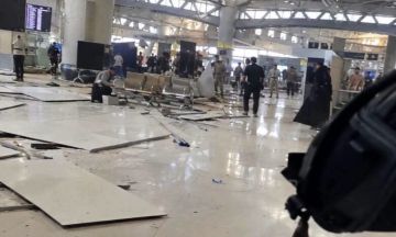 مقتل 12 شخصا على الأقل وإصابة 309 آخرين في انفجار بمطار الملك خالد بالرياض مقتل 12 شخصا على الأقل وإصابة 309 آخرين في انفجار بمطار الملك خالد بالرياض