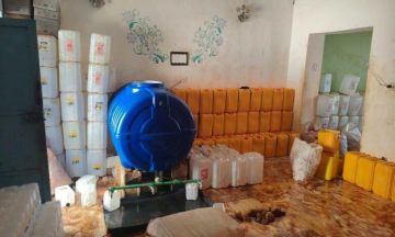مباحث التجارة والتموين بنهر النيل تضبط شبكة معامل عشوائية لخلط زيوت الطعام وإعادة تعبئتها