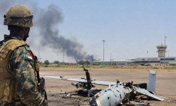 الجيش السوداني يسقط مسيرات لمليشيا الدعم السريع في محيط مطار الخرطوم الجيش السوداني يسقط مسيرات لمليشيا الدعم السريع في محيط مطار الخرطوم