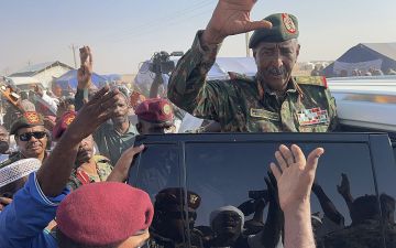 البرهان يحدد من يملك قرار الحرب والسلام والتفاوض في السودان البرهان يحدد من يملك قرار الحرب والسلام والتفاوض في السودان