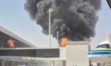 هجومان للحوثيين استهدفا مطار الرياض: مقتل 3 سعوديين وإصابة أجانب وتضرر طائرة هجومان للحوثيين استهدفا مطار الرياض: مقتل 3 سعوديين وإصابة أجانب وتضرر طائرة