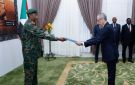رئيس مجلس السيادة يتسلم أوراق اعتماد السفير المصري الجديد لدى السودان
