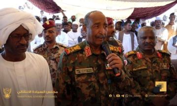 رئيس مجلس السيادة يقدم واجب العزاء في ضحايا منطقتي ديم القراي وطيبة الخواض رئيس مجلس السيادة يقدم واجب العزاء في ضحايا منطقتي ديم القراي وطيبة الخواض