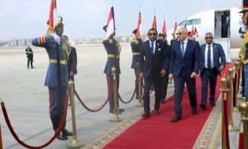 رئيس الوزراء يصل القاهرة في زيارة رسمية رئيس الوزراء يصل القاهرة في زيارة رسمية