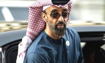 يقود جهود لتفكك ألغام شقيقه في السودان .. طحنون بن زايد هل ينجح في تحسين صورة الأمارات لدى الشعب السوداني؟ يقود جهود لتفكك ألغام شقيقه في السودان .. طحنون بن زايد هل ينجح في تحسين صورة الأمارات لدى الشعب السوداني؟