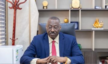 كامل إدريس يعفي بشار محمد آدم وكيل التخطيط بوزارة المالية