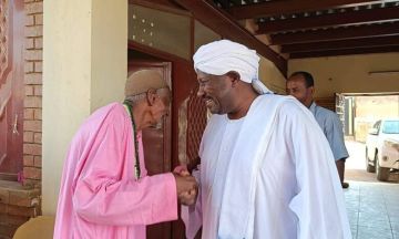  في لفتة إنسانية ببحري فريني يعايد آباء دار الضو حجوج فرحة العيد ويؤكد (رعايتكم دين في أعناقنا)