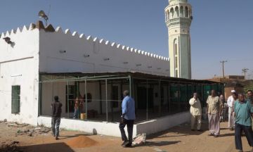 المدير التنفيذي يقف على إعمار مسجد الخليفة زروق ومبادرات المهندس النمير تتوسع لإحياء بيوت الله بأم درمان