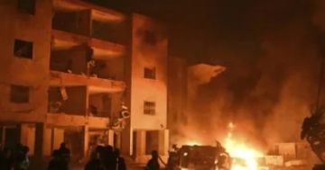 طائرة مسيرة تحرق محطة خزانات للوقود فى العاصمة الإماراتية أبو ظبى.. طائرة مسيرة تحرق محطة خزانات للوقود فى العاصمة الإماراتية أبو ظبى..