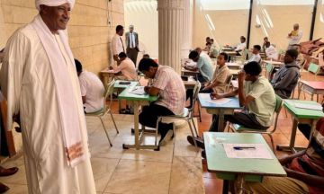 انطلاقة امتحانات شهادتي الابتدائية والمتوسطة البديلة للطلاب المتضررين من قضية مؤسسة مدد بمقر القنصلية السودانية بجدة