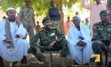 البرهان يزور قرية ود الزاكي بالنيل الابيض البرهان يزور قرية ود الزاكي بالنيل الابيض