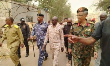 بمشاركة واسعة من عدة جهات .. والي الخرطوم يدشن أكبر حملة من نوعها لإكمال تهيئة البيئة بوسط الخرطوم بنقل الانقاض والنفايات وهياكل السيارات بمشاركة واسعة من عدة جهات .. والي الخرطوم يدشن أكبر حملة من نوعها لإكمال تهيئة البيئة بوسط الخرطوم بنقل الانقاض والنفايات وهياكل السيارات