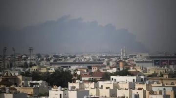 إيران تطلق دفعة من الصواريخ نحو إسرائيل.. وانفجارات بسماء الدوحة ودبي والمنامة