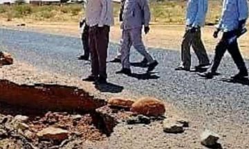 معالجات عاجلة للطرق المتأثرة بالأمطار جنوبي أم درمان معالجات عاجلة للطرق المتأثرة بالأمطار جنوبي أم درمان