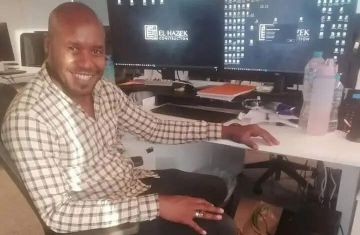 أسرة المواطن السوداني راشد محمد عباس المتوفي بمطار القاهرة لدي ترحيله للسودان تكذب رواية رئيس لجنة الأمل الطوعية.. تفاصيل صادمة