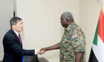 عقار يلتقي وكيل الأمين العام للأمم المتحدة والمدير المساعد لبرنامج الأمم المتحدة الإنمائي عقار يلتقي وكيل الأمين العام للأمم المتحدة والمدير المساعد لبرنامج الأمم المتحدة الإنمائي