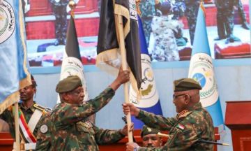 البرهان يشهد مراسم تسليم وتسلم رئاسة هيئة الأركان البرهان يشهد مراسم تسليم وتسلم رئاسة هيئة الأركان