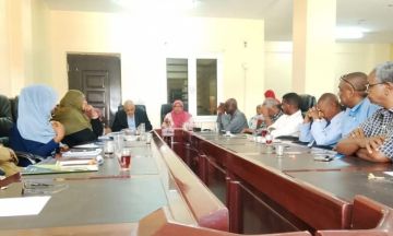 المجلس الأعلى للبيئة بالخرطوم يناقش أداء هيئة النظافة وخطة عاجلة لإزالة التراكمات