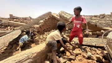  أزالوا منزلنا ودمروه بالرغم من أن زوجي يقاتل في جبهات القتال 