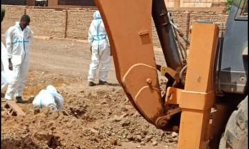 نقل 24 جثمانا من مواقع دفن مؤقتة بحي النصر إلى المقابر العامة بشرق النيل..