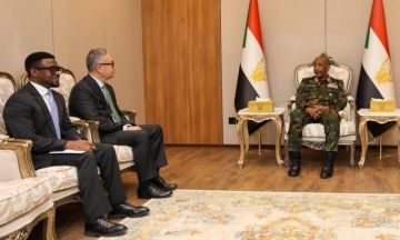 البرهان يطلع المبعوث الخاص للأمين العام للأمم المتحدة للقرن الأفريقي على الأوضاع في البلاد