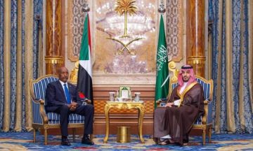 رئيس مجلس السيادة وولي العهد السعودي يجريان مباحثات مشتركة بالقصر الملكي بجدة