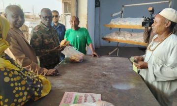 والي الخرطوم يقف على توفر الوقود والخبز ويصدر عددا من الموجهات لصرف الوقود