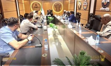 رئيس الوزراء يلتقى بعدد من الصحفيين الأجانب رئيس الوزراء يلتقى بعدد من الصحفيين الأجانب