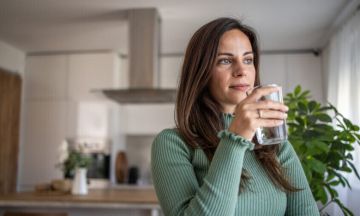 حقيقة قاعدة شرب ثمانية أكواب من الماء