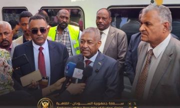 سفير السودان بالقاهرة يشارك في وداع دفعة جديدة من العائدين اختياريا إلى أرض الوطن برعاية من جهاز المخابرات العامة