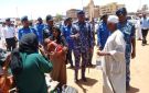 رئيس هيئة الجوازات والسجل المدني يستقبل أفواج العودة الطوعية إلى الخرطوم ضمن مبادرة مدير عام قوات الشرطة - sd