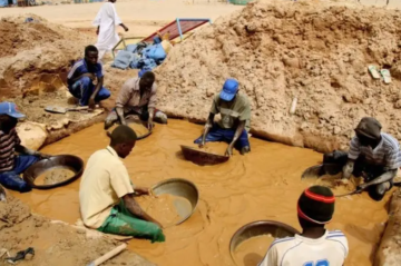 قصف جوي يصيب عشرات المعدنين بشمال السودان