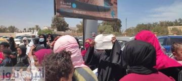 الليبيين ينظمون وقفة احتجاجية أمام مقر المفوضية السامية لشئون اللاجئين بطرابلس مطالبين بترحيل اللاجئين