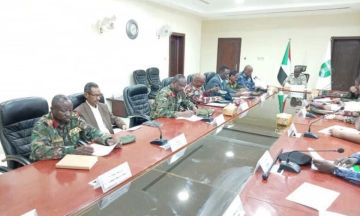 لجنة أمن ولاية الخرطوم تشدد على الالتزام الصارم بحظر التجول الذي يبدأ من الساعة الحادية عشرة ليلا وتقف على إنجازات الأجهزة الأمنية لضبط الأمن وتوقيف المتهمين لجنة أمن ولاية الخرطوم تشدد على الالتزام الصارم بحظر التجول الذي يبدأ من الساعة الحادية عشرة ليلا وتقف على إنجازات الأجهزة الأمنية لضبط الأمن وتوقيف المتهمين