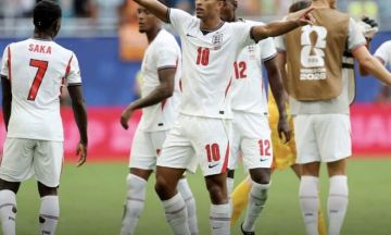 إنجلترا تحصد برونزية كأس العالم 2026 بفوز مثير على فرنسا.. وساكا يتألق بـهاتريك تاريخي إنجلترا تحصد برونزية كأس العالم 2026 بفوز مثير على فرنسا.. وساكا يتألق بـهاتريك تاريخي