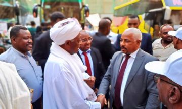 بحضور القنصل العام.. قوات الجمارك تدشن تفويج العائدين من القاهرة إلى السودان بحضور القنصل العام.. قوات الجمارك تدشن تفويج العائدين من القاهرة إلى السودان