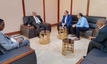 وزير الطاقة يلتقي وفد شنايدر إلكتريك لبحث إعادة تأهيل محطات الكهرباء وزير الطاقة يلتقي وفد شنايدر إلكتريك لبحث إعادة تأهيل محطات الكهرباء