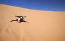 مصرع سوداني في صحراء الكفرة الليبية بعد قطعه 65 كم سيرا على الأقدام بحثا عن المساعدة