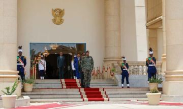 البرهان يصل إلى القصر الجمهوري لاعتماد عدد من السفراء الجدد البرهان يصل إلى القصر الجمهوري لاعتماد عدد من السفراء الجدد