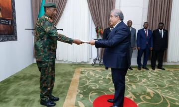 البرهان يتسلم أوراق اعتماد السفير الإيطالي الجديد لدى السودان البرهان يتسلم أوراق اعتماد السفير الإيطالي الجديد لدى السودان