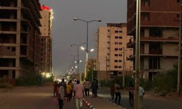 متطوعون يطلقون مشروعا لإنارة شوارع منطقة بري شرقي الخرطوم متطوعون يطلقون مشروعا لإنارة شوارع منطقة بري شرقي الخرطوم