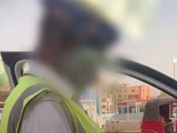 بسبب مقطع فيديو.. إجراءات قانونية بحق شرطي مرور متهم بالرشوة بسبب مقطع فيديو.. إجراءات قانونية بحق شرطي مرور متهم بالرشوة