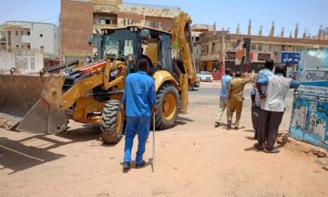 محلية الخرطوم تنفذ حملة لإزالة التعديات والعشوائيات على الشارع العام بمنطقة الشجرة محلية الخرطوم تنفذ حملة لإزالة التعديات والعشوائيات على الشارع العام بمنطقة الشجرة