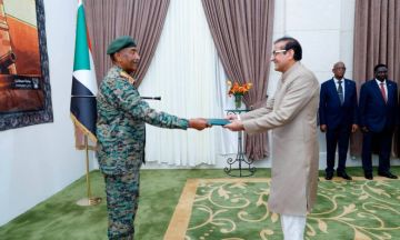 البرهان يتسلم أوراق إعتماد سفير باكستان لدى السودان البرهان يتسلم أوراق إعتماد سفير باكستان لدى السودان
