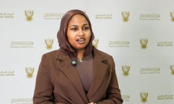 وزير الخارجية المصري يهاتف الطالبة السودانية تقى محمد النور للتهنئة بالمركز الأول وزير الخارجية المصري يهاتف الطالبة السودانية تقى محمد النور للتهنئة بالمركز الأول